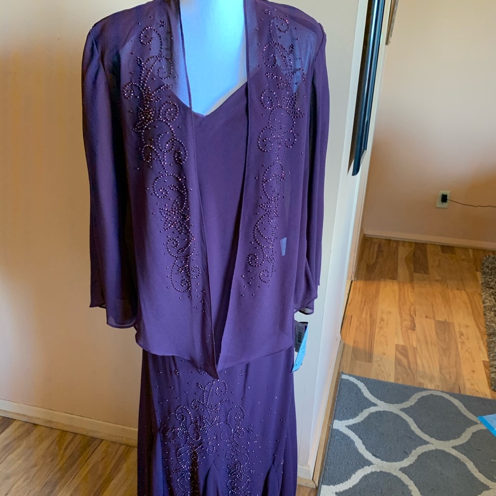 Formal Gown NWT Beautiful Mother of Bride or Groom